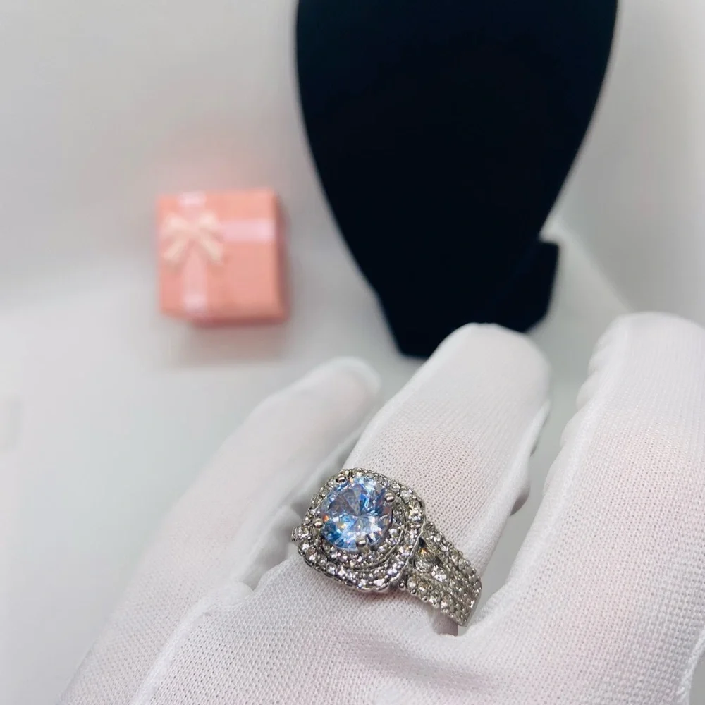 Luxury Silver Square Diamond Cubic Zircon Ring - Picture 9 of 14